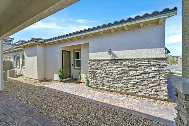 Building Photo - 111 Ibiza Lk Dr
