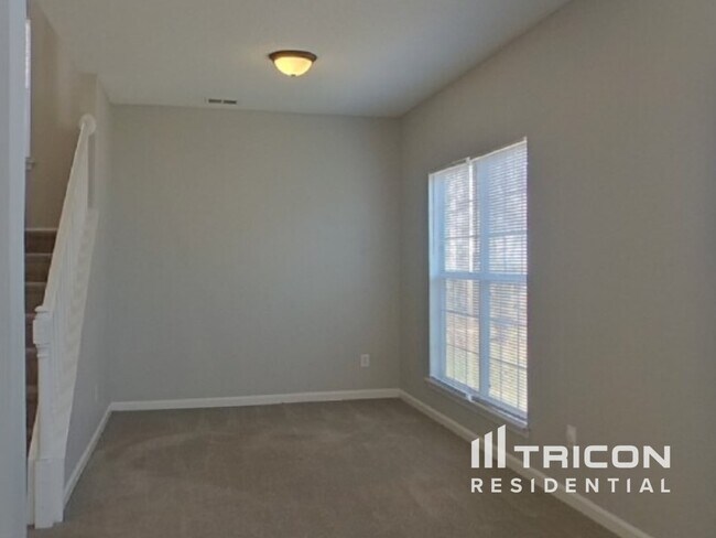 Foto del edificio - 9227 Darbyshire Pl