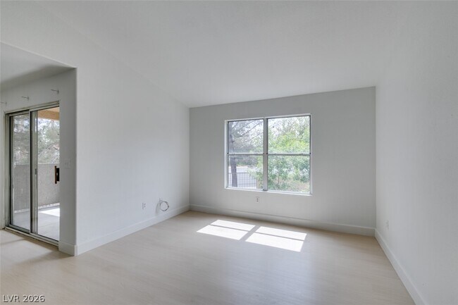 Foto del edificio - 2300 E Silverado Ranch Blvd