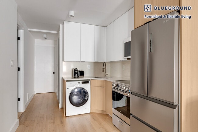 Building Photo - 940 1st Ave