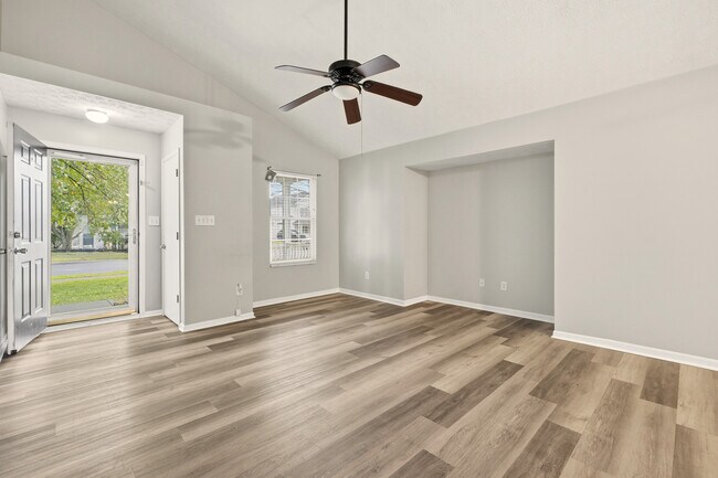 Foto del edificio - 6423 Hunters Creek Blvd