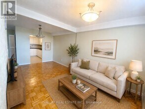 Building Photo - 10 Edgecliff Golfway