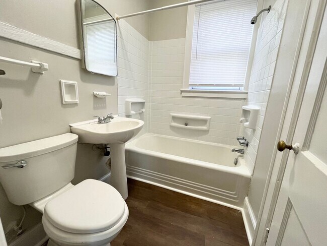 Foto del edificio - 905 Maple St