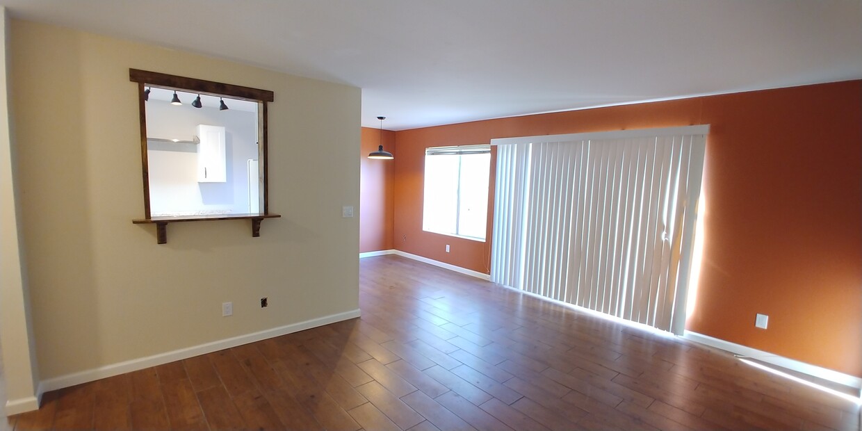 Beautiful natural wood look tile - 4423 Plaza Vista