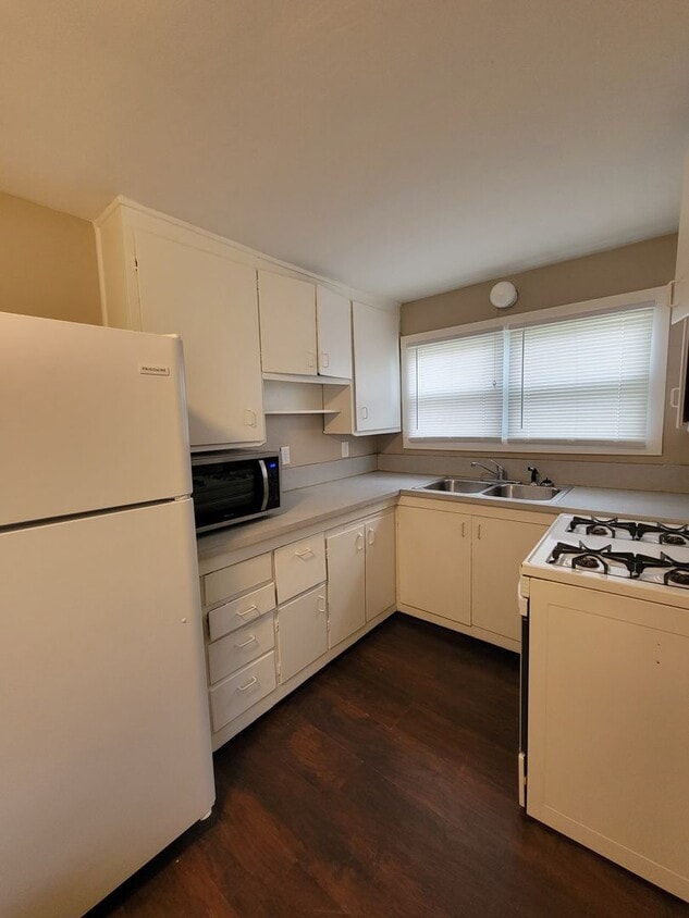 1 Bedroom Single Family Home Available in June - 1 Bedroom Single Family Home Available in June