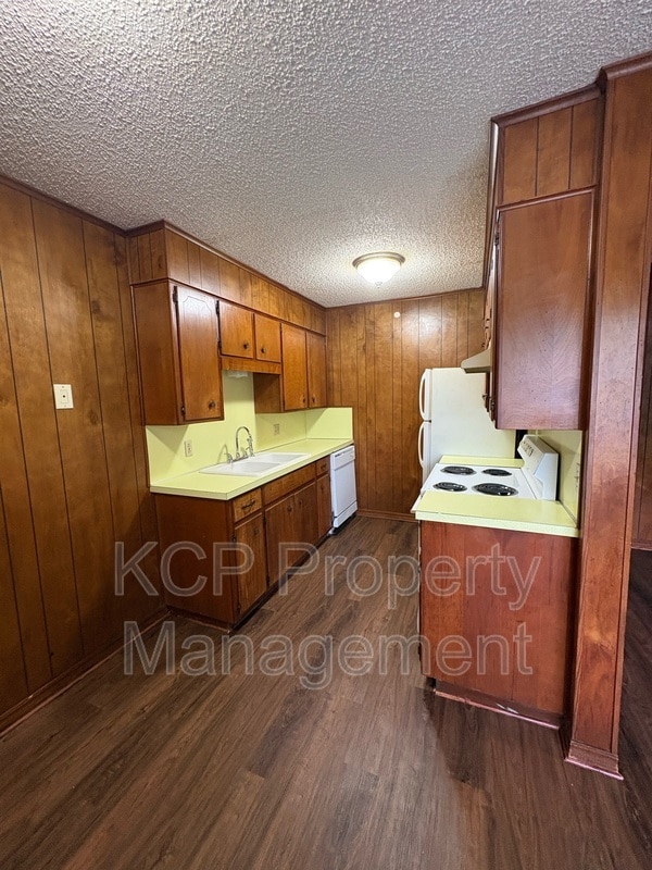 Building Photo - 1007 Cedar St