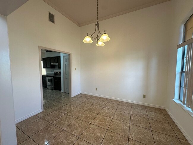 Building Photo - 302 Echo Valley Dr