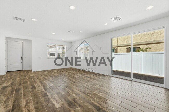 Building Photo - 3349 S Primrose