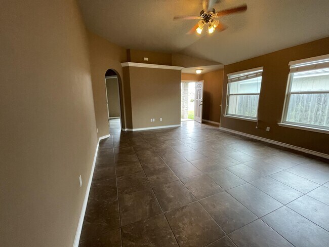 Building Photo - 3826 Los Arroyos Dr