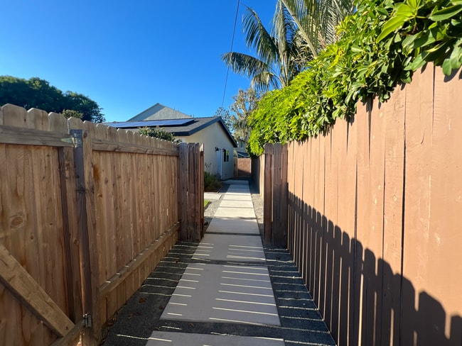 Private lot - 326 Hamilton St