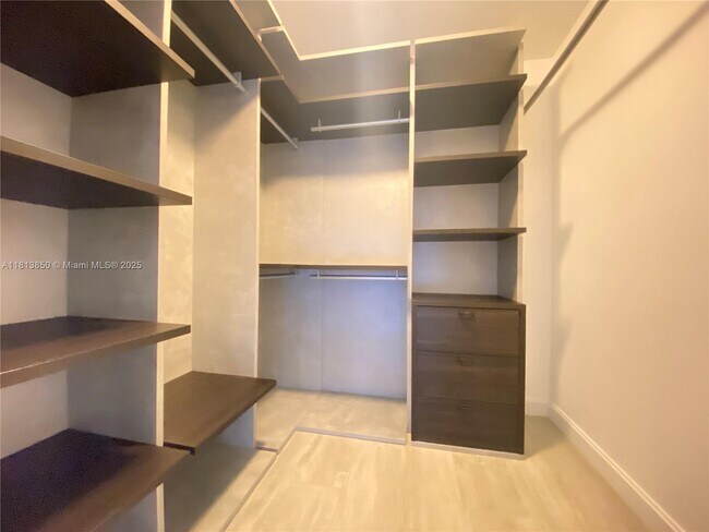 Foto del edificio - 45 SW 9th St