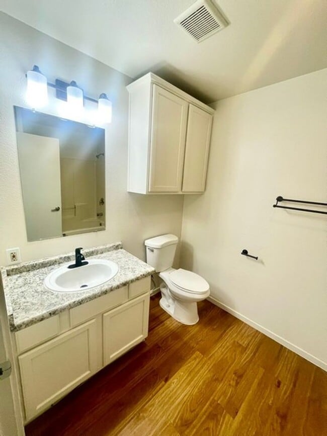 Building Photo - Renovated Upstairs 2 Bedroom with low move...