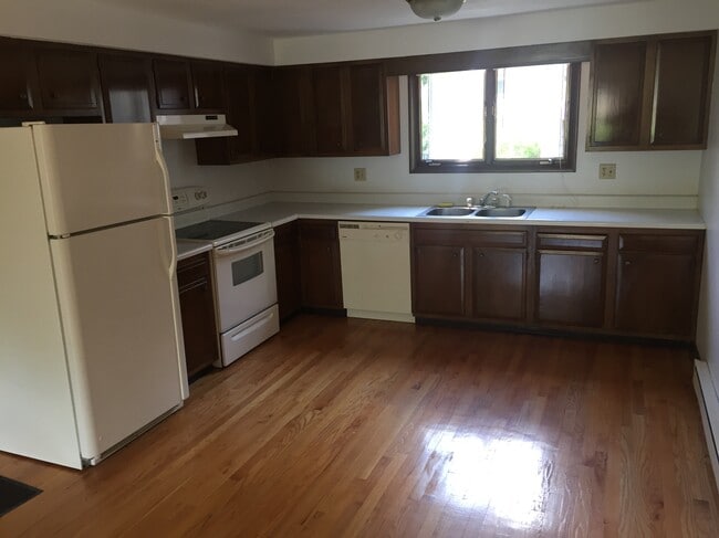 Building Photo - 167 South St