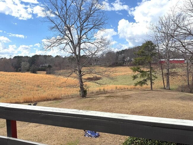 Building Photo - COMPLETELY RENOVATED TOWNHOUSE