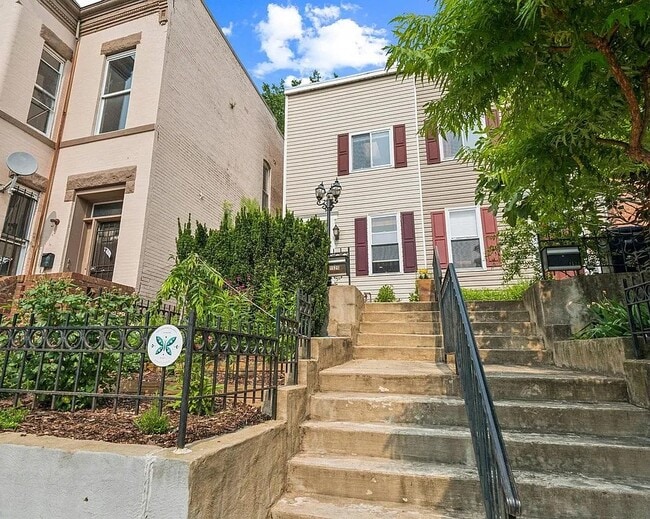 Building Photo - 1525 6th St NW