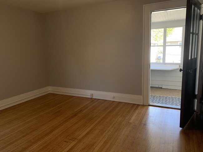 Living room opens up to porch - 48 Darwin St