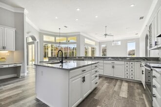 Building Photo - 6644 Country Club Rd