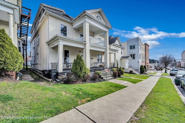 Foto del edificio - 416 N Webster Ave