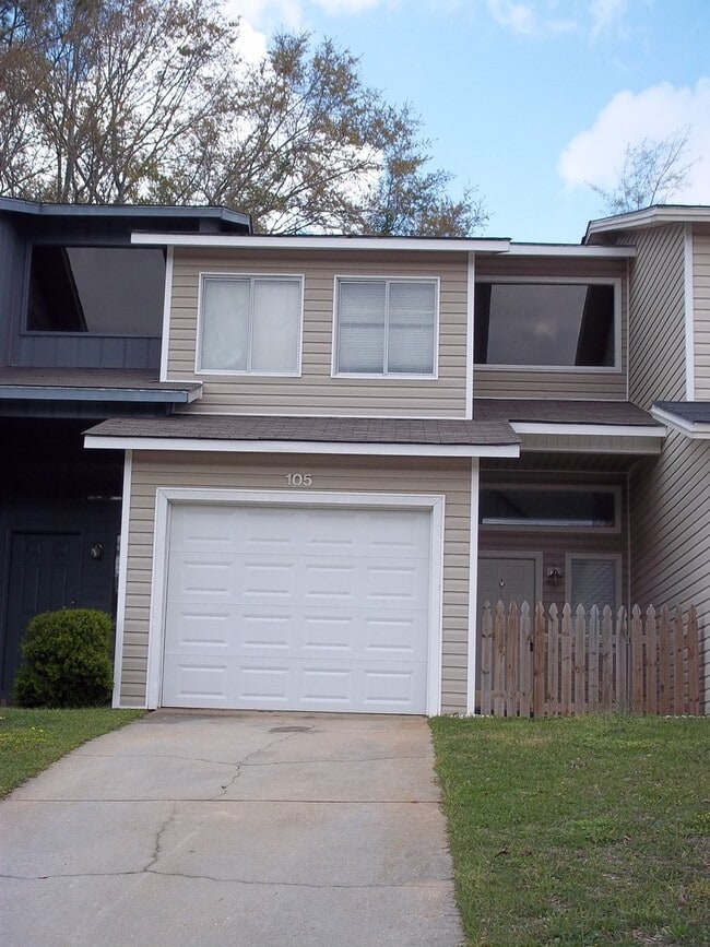 Building Photo - 105 Woodfield Pl