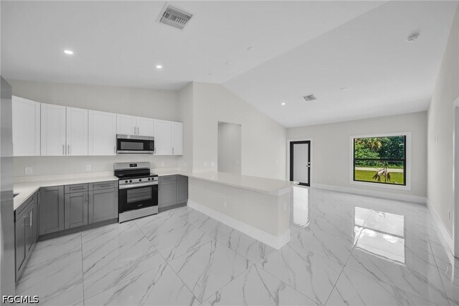 Building Photo - 633 Windermere Dr
