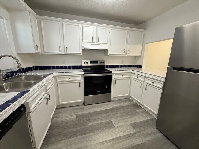 Foto del edificio - 9440 Live Oak Pl