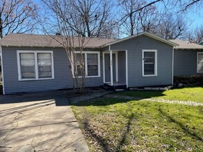 Building Photo - 700 Harrison Ln