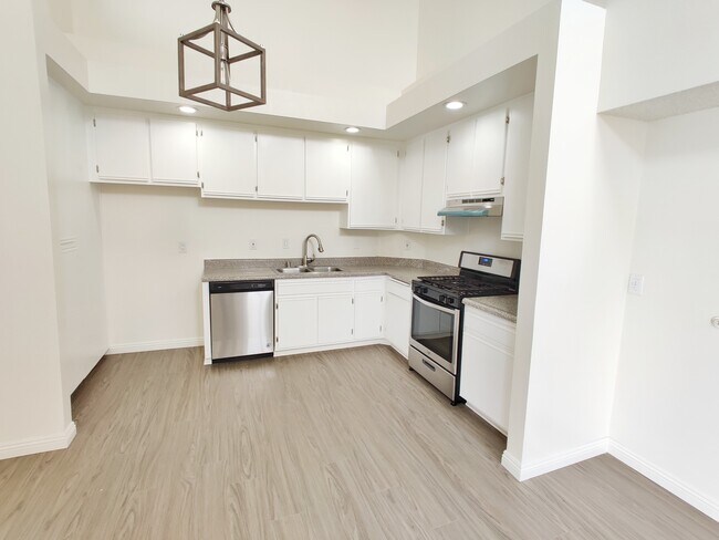 Foto del edificio - 6072 Franklin Ave