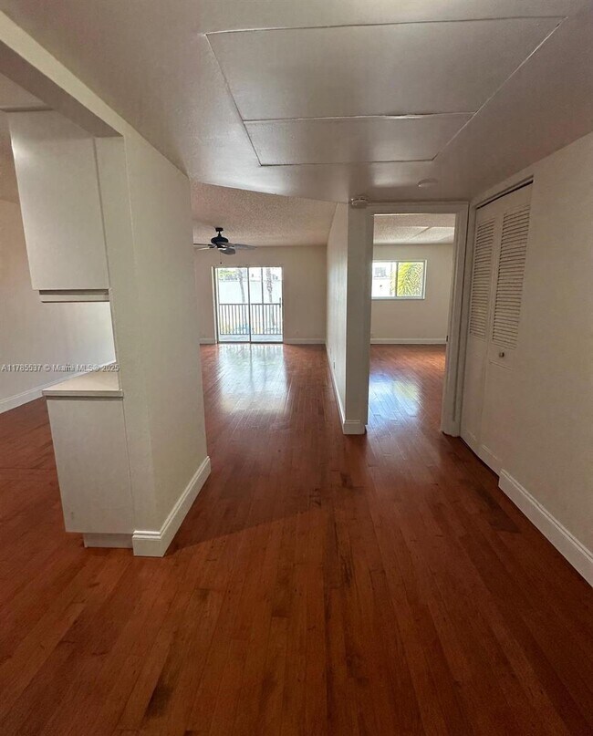 Building Photo - 253 S Cypress Rd