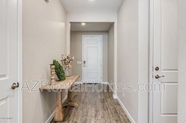 Foto del edificio - 9916 E Thornbush Ave