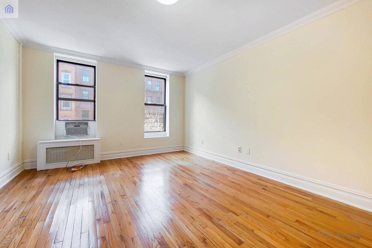 Primary Photo - 33 St Marks Pl