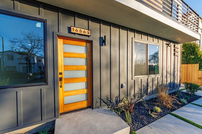 Foto del edificio - 1656 S Hayworth Ave