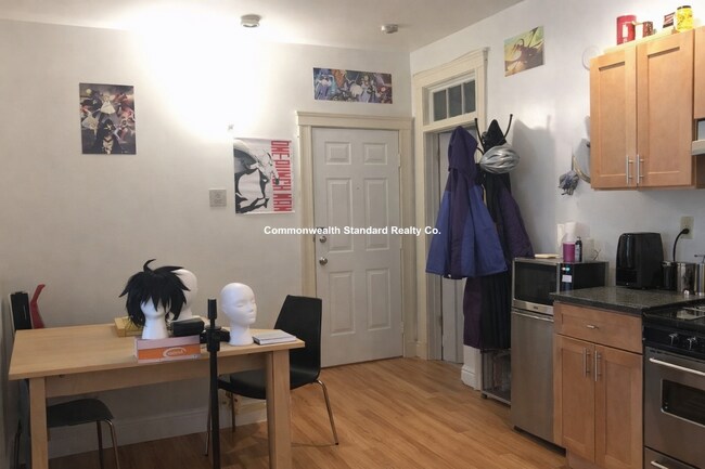 Foto del edificio - 833-835 Beacon St. Unit 104