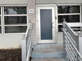 Building Photo - 4332 Collins Ave