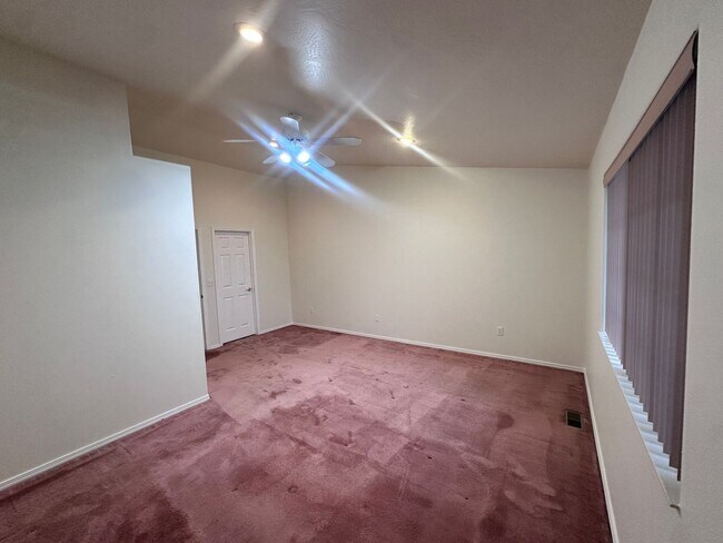 Building Photo - Spacious Pet-Friendly 3-Bedroom Duplex in Hayden