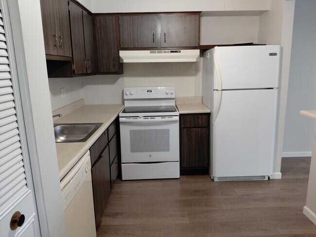 Building Photo - 7513 Woodview St
