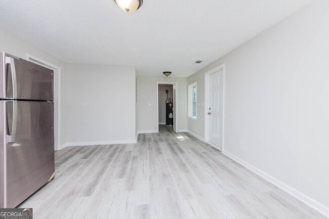 Building Photo - 3584 Log Cabin Dr