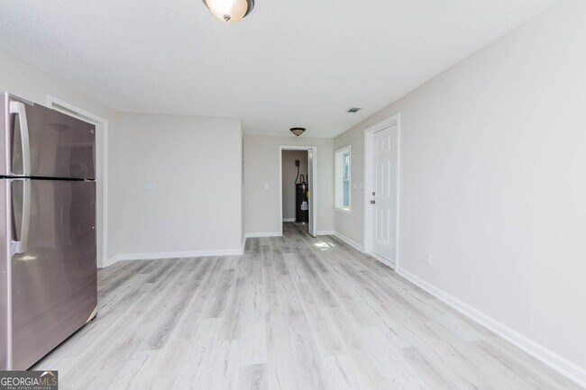 Foto del edificio - 3584 Log Cabin Dr