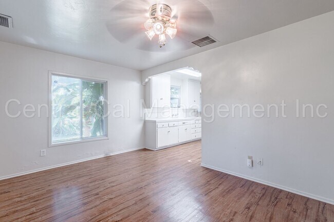 Foto del edificio - 347-351 E Marengo Ave