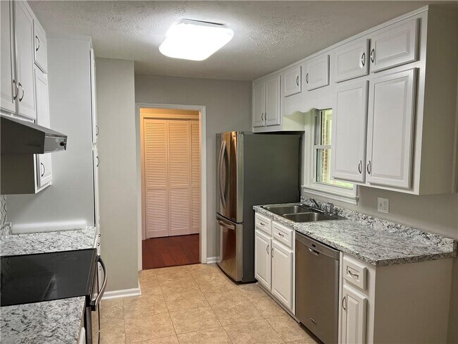 Foto del edificio - 3170 Douglas Ln