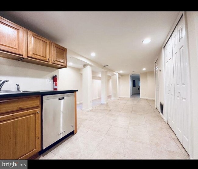 Building Photo - 119 W St NW