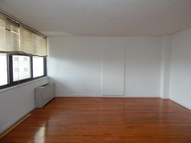 Building Photo - 280 Marin Blvd