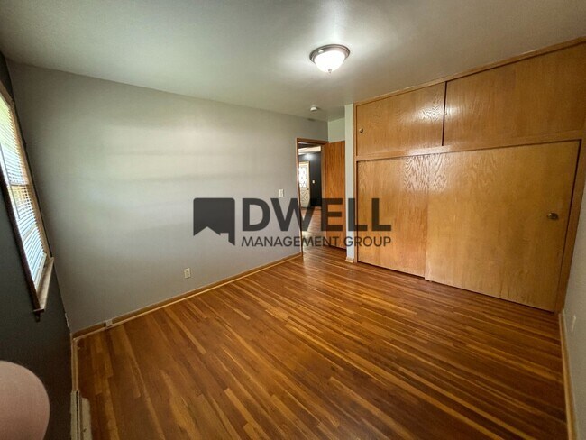 Building Photo - 502 19th St NW