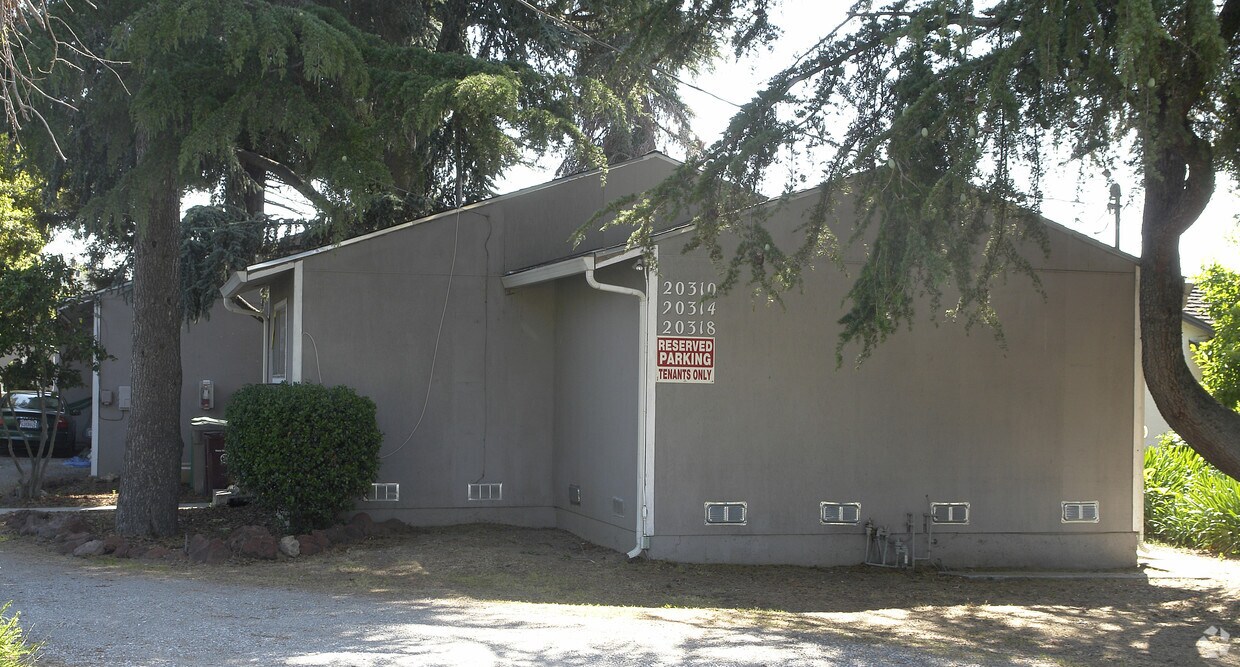 Primary Photo - 20310-20318 Concord Ave