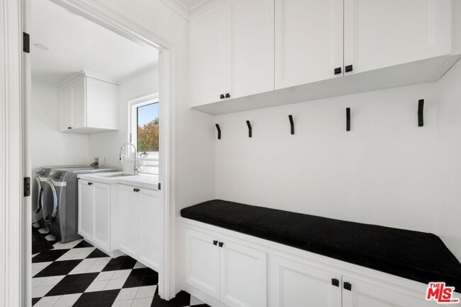 Foto del edificio - 1472 Kings Rd