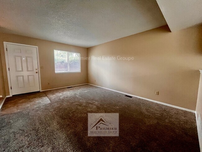 Building Photo - 1751 Shenandoah Dr