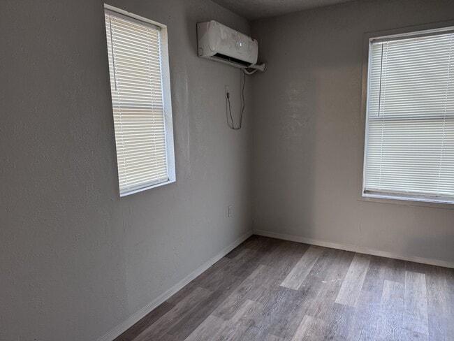 Foto del edificio - 5912 Austin Ave