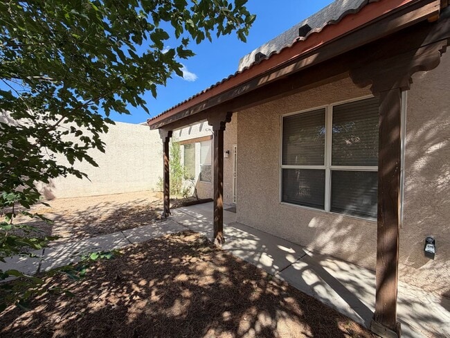 Building Photo - Contemporary 3 Bedroom 2 Bathroom Home Located In NW Albuquerque!