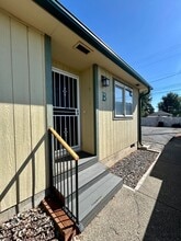 Building Photo - 312 W 9th Ave