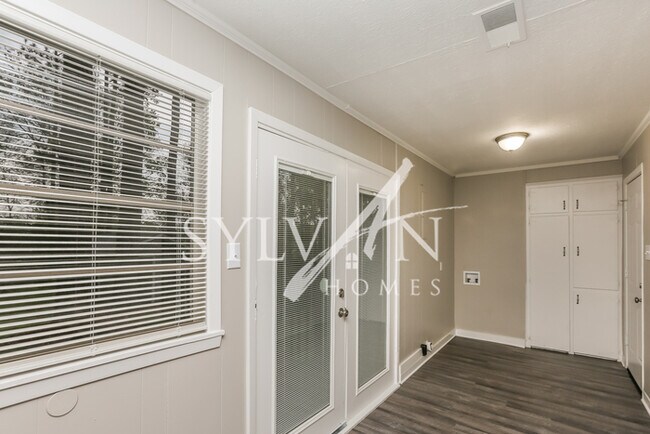 Building Photo - Enjoy living the good life in this 3 bedro...