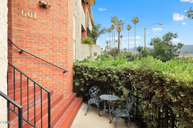 Building Photo - 601 S El Molino Ave